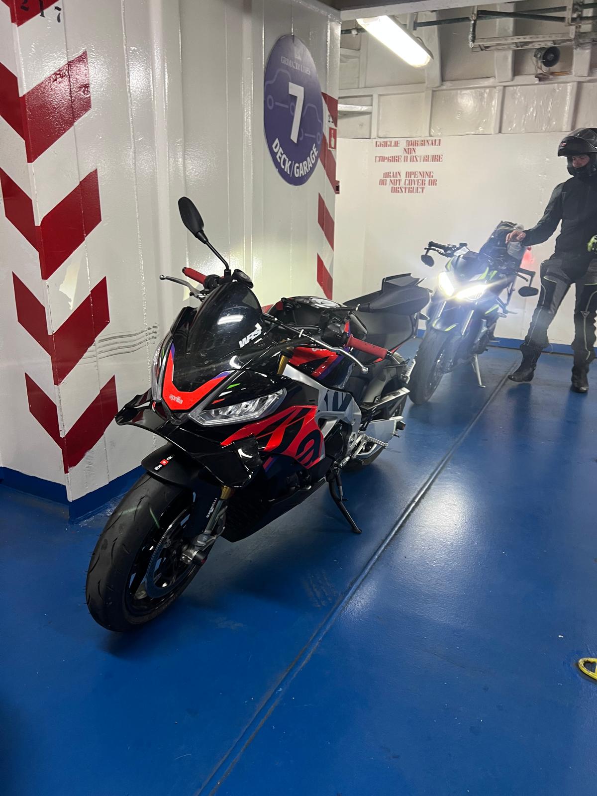 La Tuono nel garage del traghetto